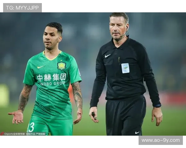 亚洲足球主裁判权威崛起聚焦裁判执法水平与职业化进程